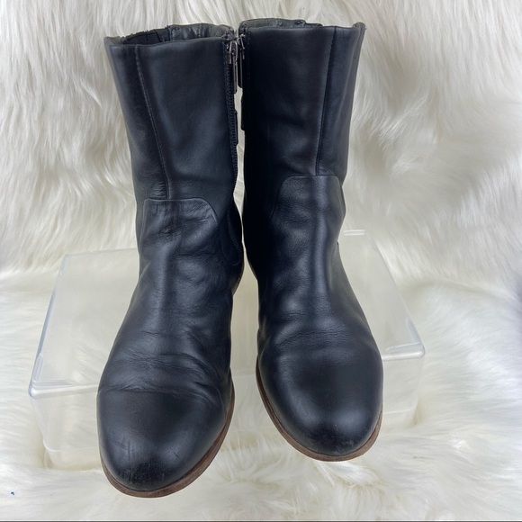 UGG LEATHER FINNEGAN BOOTIES - Picture 2 of 12